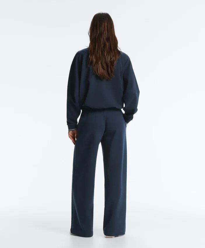 Pantalon droit en piqué avec passepoil contrasté Pantalon droit en piqué avec passepoil contrasté