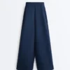 Pantalon droit en sergé avec bande latérale Pantalon droit en sergé avec bande latérale
