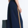 Pantalon droit en sergé avec bande latérale Pantalon droit en sergé avec bande latérale