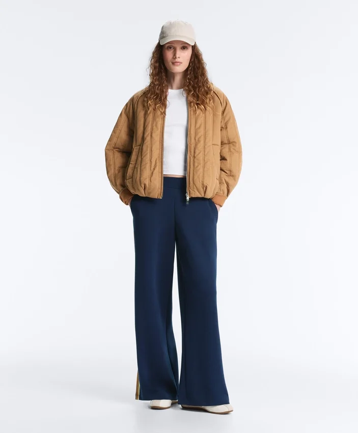 Pantalon droit en sergé avec bande latérale Pantalon droit en sergé avec bande latérale