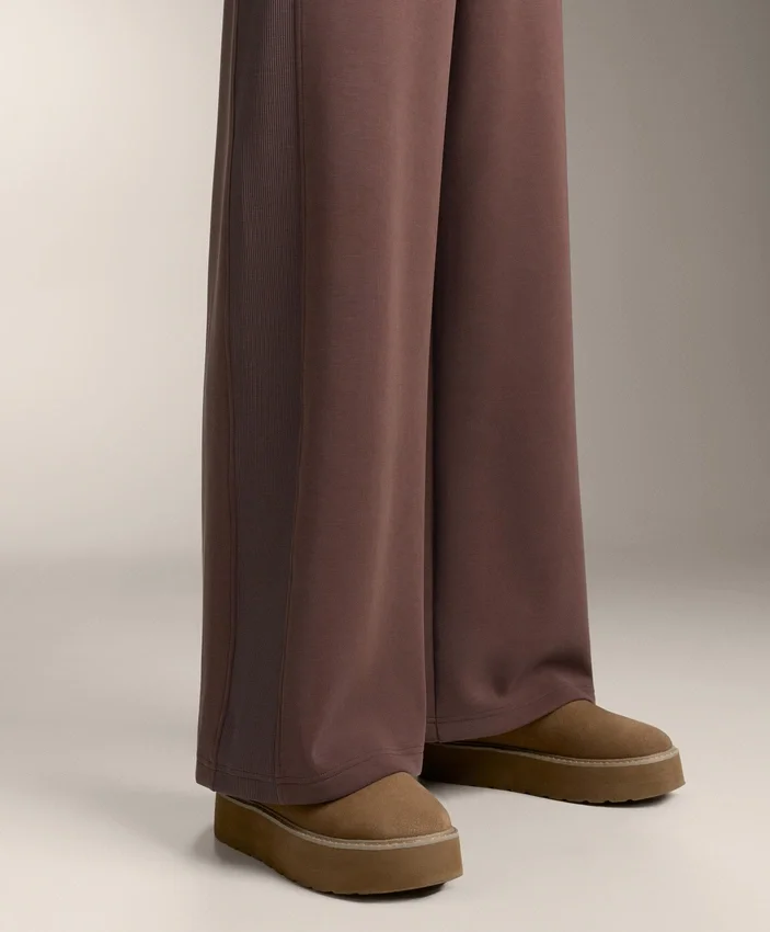 Pantalon droit à jambes larges en modal brossé Pantalon droit à jambes larges en modal brossé