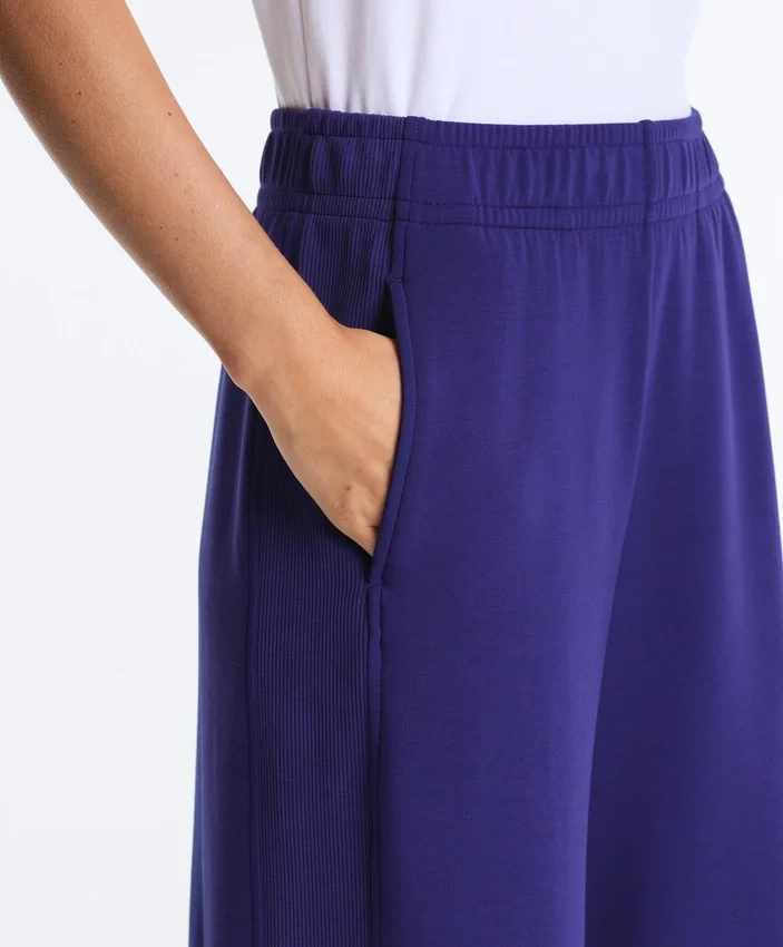 Pantalon droit à jambes larges en modal brossé Pantalon droit à jambes larges en modal brossé