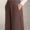 Pantalon droit à jambes larges en modal brossé Pantalon droit à jambes larges en modal brossé