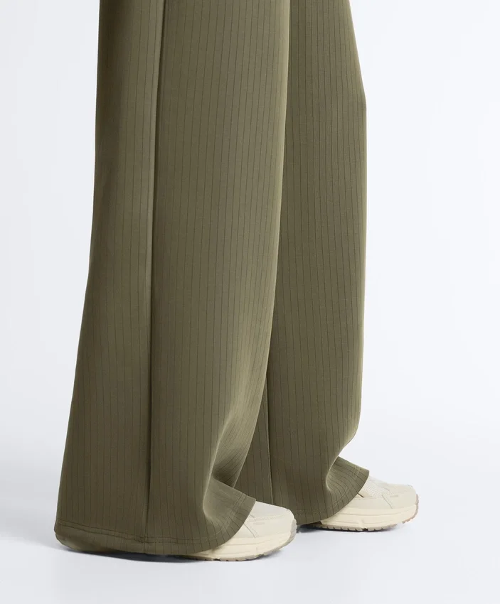 Pantalon droit à rayures en modal Soft Touch Pantalon droit à rayures en modal Soft Touch