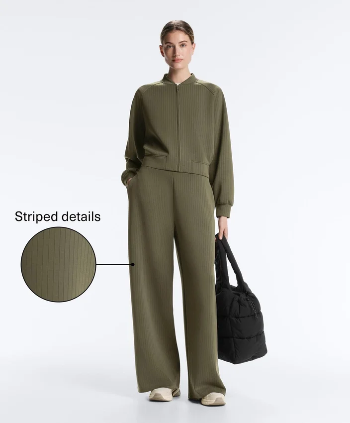 Pantalon droit à rayures en modal Soft Touch Pantalon droit à rayures en modal Soft Touch