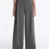Pantalon en coton piqué à taille haute et jambes larges Pantalon en coton piqué à taille haute et jambes larges