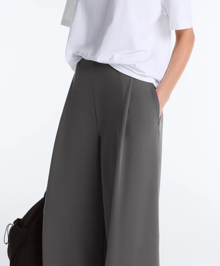 Pantalon en coton piqué à taille haute et jambes larges Pantalon en coton piqué à taille haute et jambes larges
