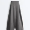 Pantalon en coton piqué à taille haute et jambes larges Pantalon en coton piqué à taille haute et jambes larges