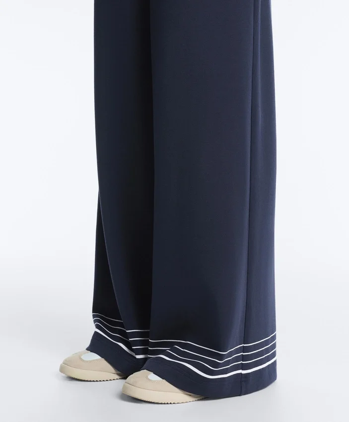 Pantalon en modal Soft Touch avec rayures marinières Pantalon en modal Soft Touch avec rayures marinières