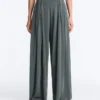 Pantalon fluide avec taille plissée en mélange de modal Pantalon fluide avec taille plissée en mélange de modal