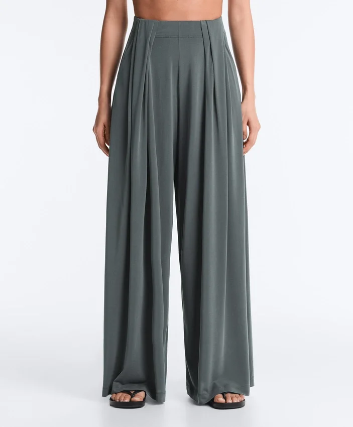 Pantalon fluide avec taille plissée en mélange de modal Pantalon fluide avec taille plissée en mélange de modal