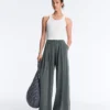 Pantalon fluide avec taille plissée en mélange de modal Pantalon fluide avec taille plissée en mélange de modal