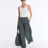 Pantalon fluide avec taille plissée en mélange de modal Pantalon fluide avec taille plissée en mélange de modal