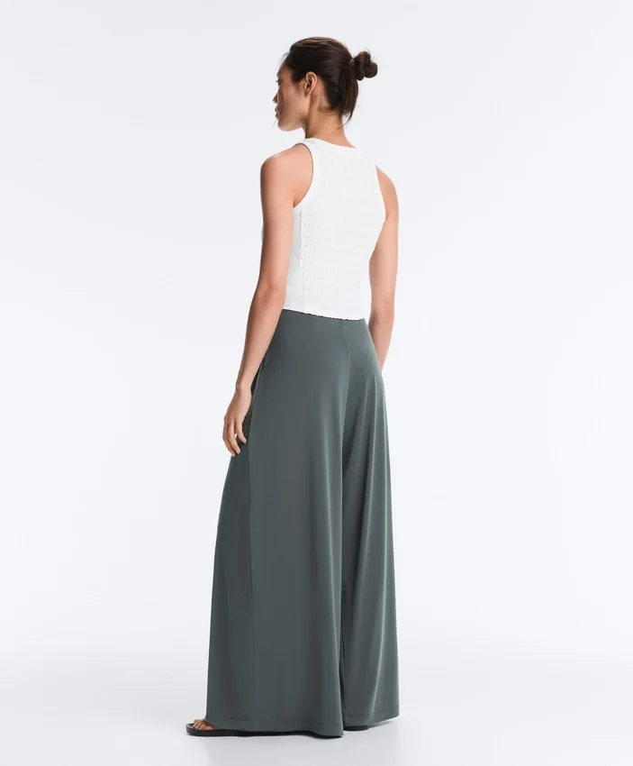 Pantalon fluide avec taille plissée en mélange de modal Pantalon fluide avec taille plissée en mélange de modal