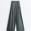 Pantalon fluide avec taille plissée en mélange de modal Pantalon fluide avec taille plissée en mélange de modal