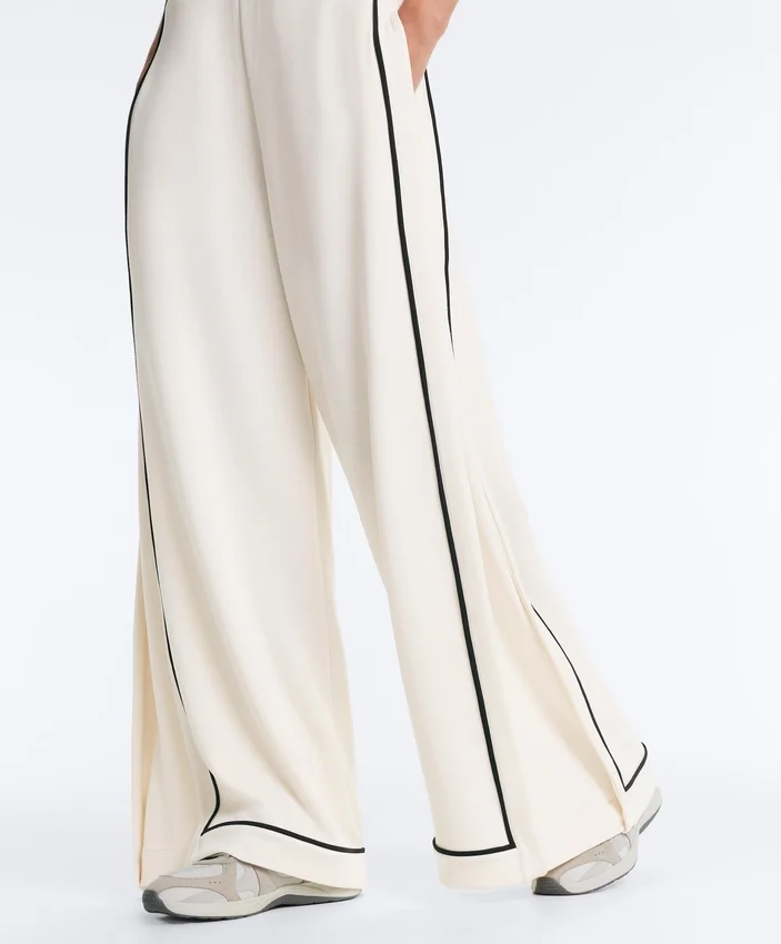 Pantalon à jambes larges en modal Soft Touch avec passepoil contrasté Pantalon à jambes larges en modal Soft Touch avec passepoil contrasté