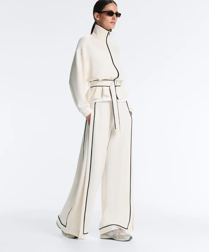Pantalon à jambes larges en modal Soft Touch avec passepoil contrasté Pantalon à jambes larges en modal Soft Touch avec passepoil contrasté