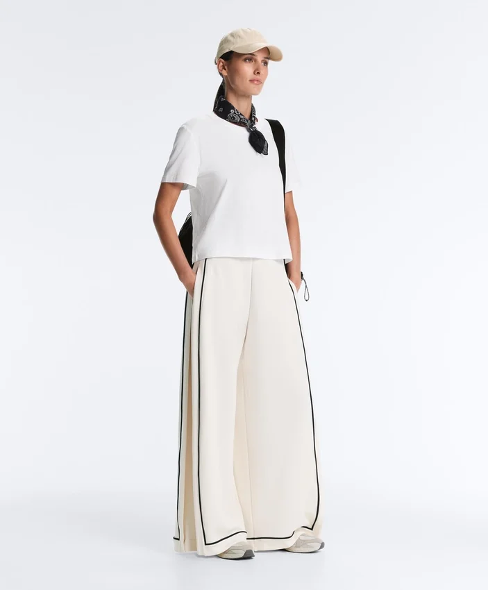 Pantalon à jambes larges en modal Soft Touch avec passepoil contrasté Pantalon à jambes larges en modal Soft Touch avec passepoil contrasté