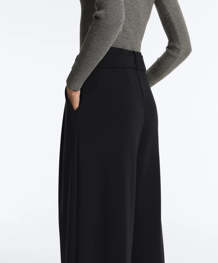 Pantalon à jambes larges en modal Soft Touch avec plis à la taille Pantalon à jambes larges en modal Soft Touch avec plis à la taille