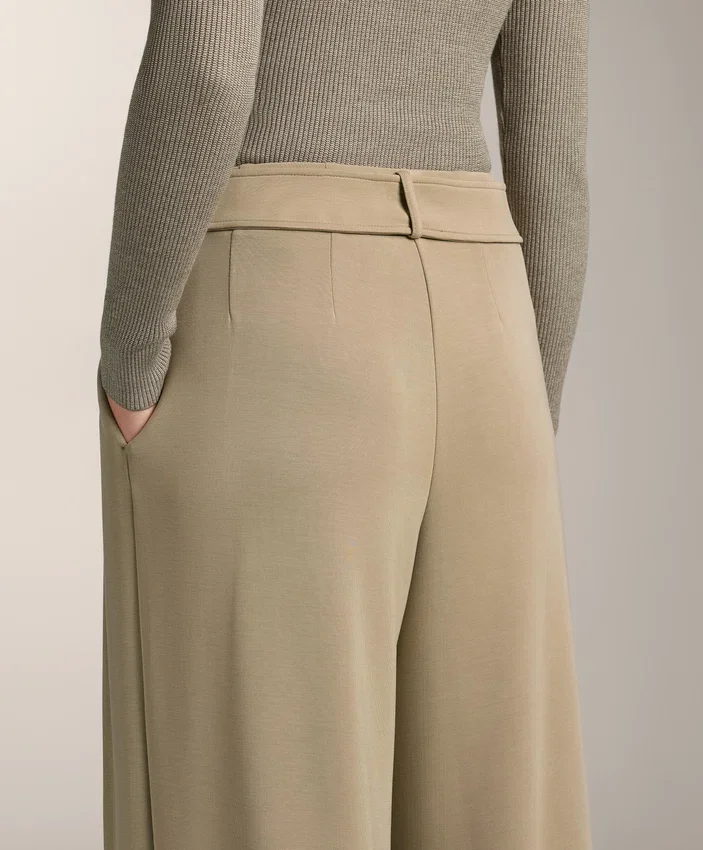 Pantalon à jambes larges en modal Soft Touch avec plis à la taille Pantalon à jambes larges en modal Soft Touch avec plis à la taille