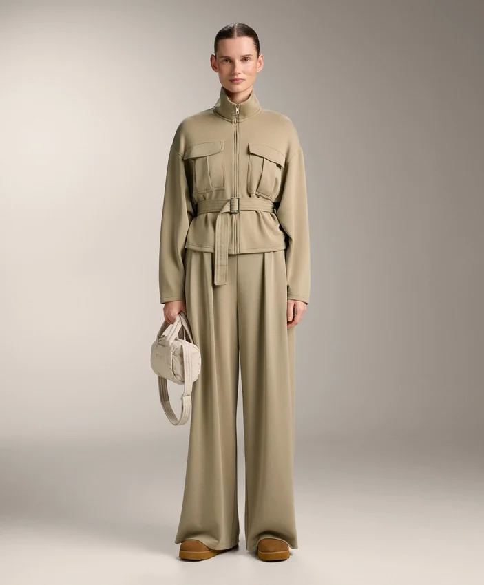 Pantalon à jambes larges en modal Soft Touch avec plis à la taille Pantalon à jambes larges en modal Soft Touch avec plis à la taille