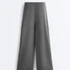 Pantalon à jambes larges en modal Soft Touch à fines rayures Pantalon à jambes larges en modal Soft Touch à fines rayures