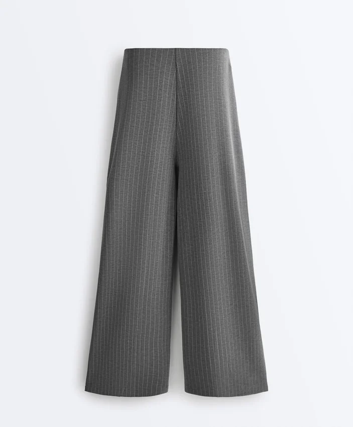 Pantalon à jambes larges en modal Soft Touch à fines rayures Pantalon à jambes larges en modal Soft Touch à fines rayures