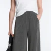 Pantalon à jambes larges en modal Soft Touch à fines rayures Pantalon à jambes larges en modal Soft Touch à fines rayures