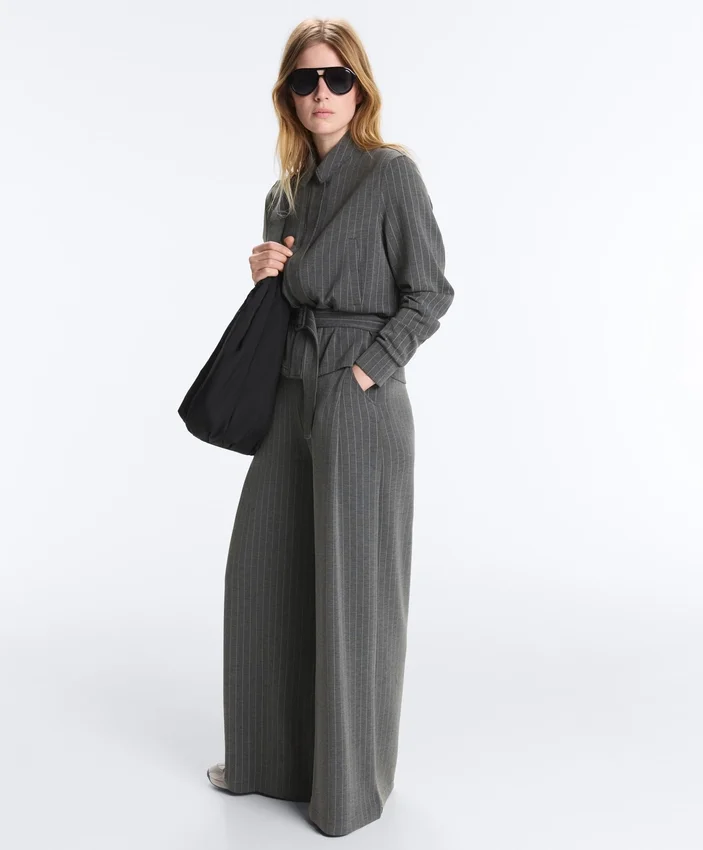 Pantalon à jambes larges en modal Soft Touch à fines rayures Pantalon à jambes larges en modal Soft Touch à fines rayures