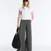 Pantalon à jambes larges en modal Soft Touch à fines rayures Pantalon à jambes larges en modal Soft Touch à fines rayures