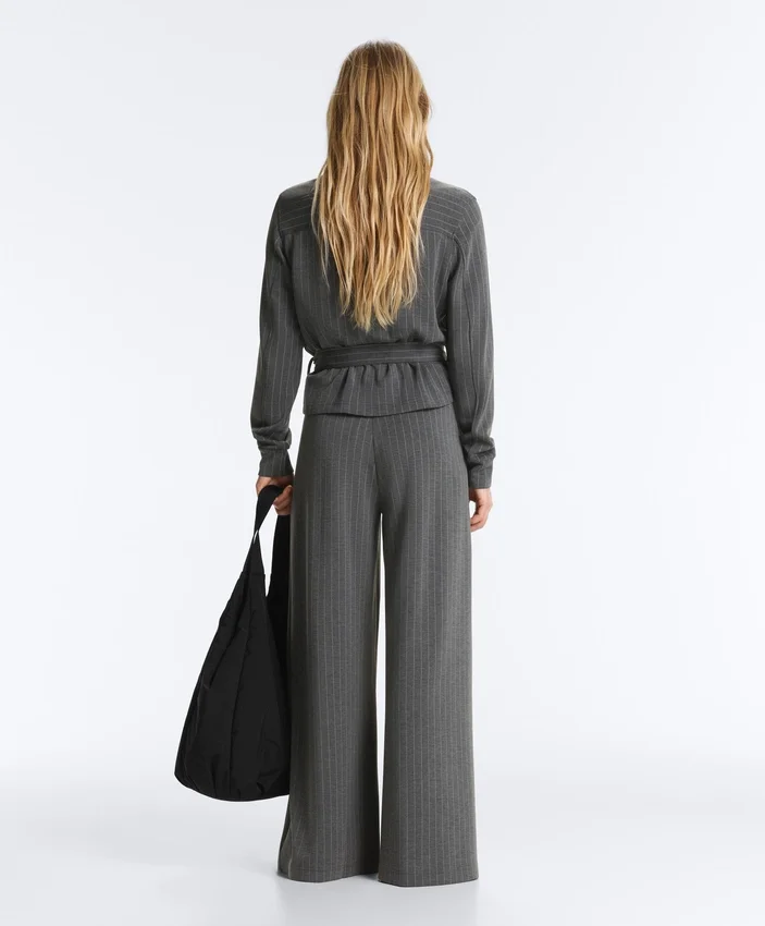 Pantalon à jambes larges en modal Soft Touch à fines rayures Pantalon à jambes larges en modal Soft Touch à fines rayures