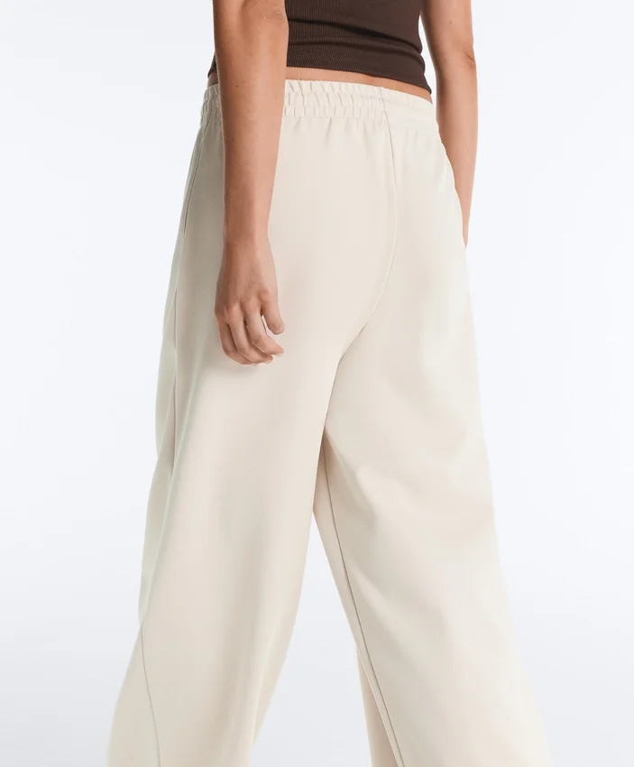 Pantalon à jambes larges en piqué plissé avec coton Pantalon à jambes larges en piqué plissé avec coton