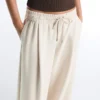 Pantalon à jambes larges en piqué plissé avec coton Pantalon à jambes larges en piqué plissé avec coton