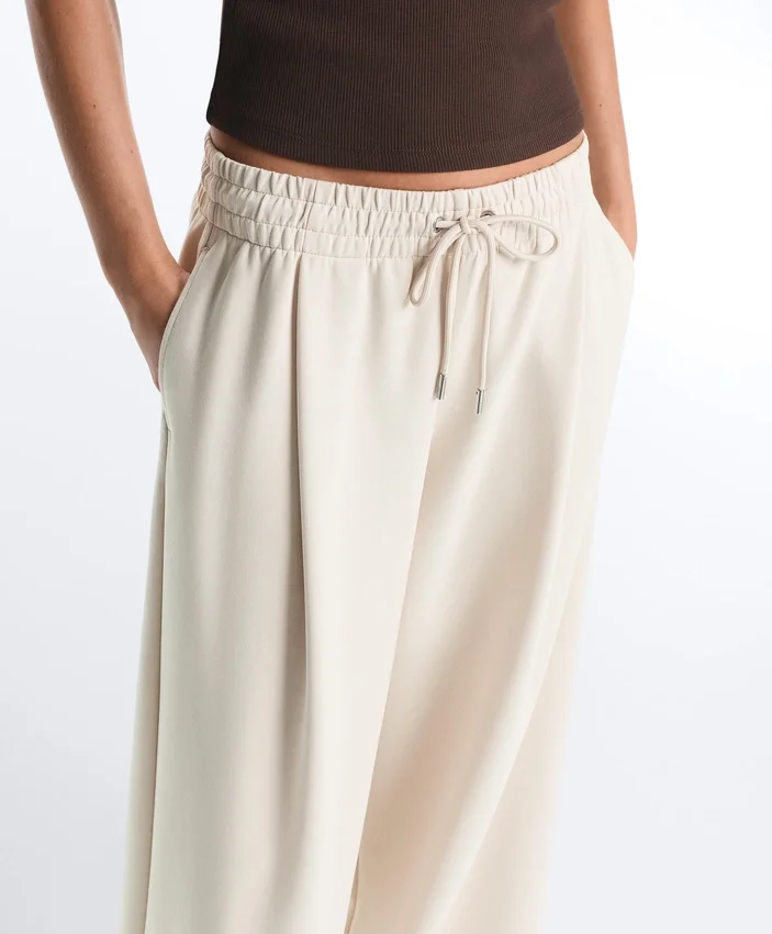 Pantalon à jambes larges en piqué plissé avec coton Pantalon à jambes larges en piqué plissé avec coton
