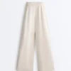 Pantalon à jambes larges en piqué plissé avec coton Pantalon à jambes larges en piqué plissé avec coton