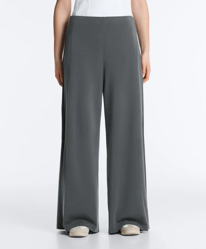 Pantalon à jambes larges Soft Touch, avec plis sur les côtés et en modal Pantalon à jambes larges Soft Touch, avec plis sur les côtés et en modal