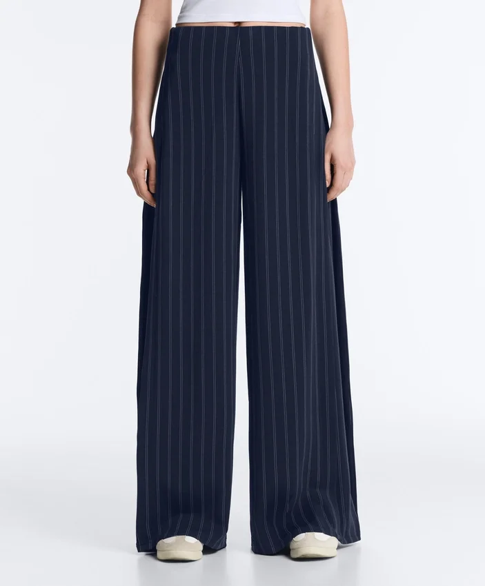 Pantalon à jambes larges Soft Touch, avec plis sur les côtés et en modal Pantalon à jambes larges Soft Touch, avec plis sur les côtés et en modal