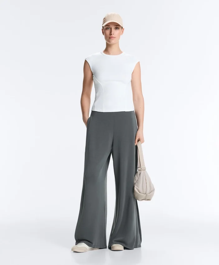 Pantalon à jambes larges Soft Touch, avec plis sur les côtés et en modal Pantalon à jambes larges Soft Touch, avec plis sur les côtés et en modal