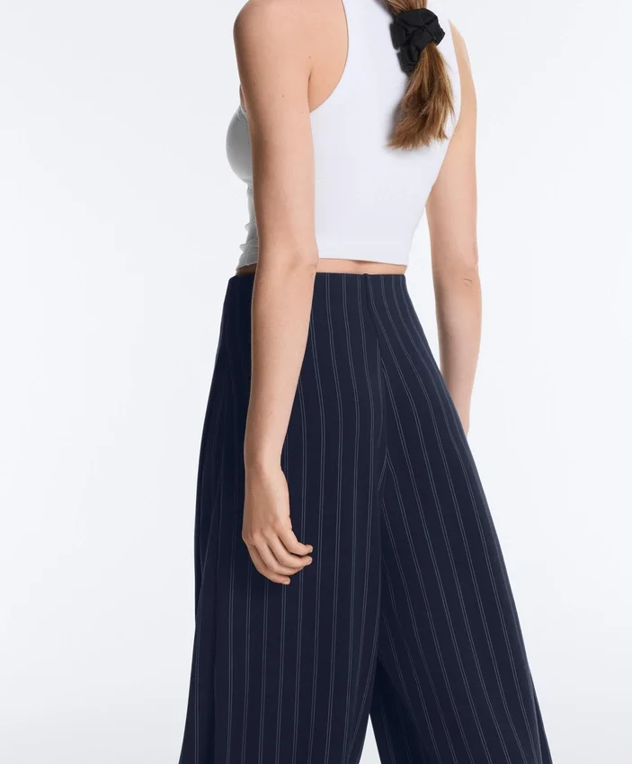 Pantalon à jambes larges Soft Touch, avec plis sur les côtés et en modal Pantalon à jambes larges Soft Touch, avec plis sur les côtés et en modal