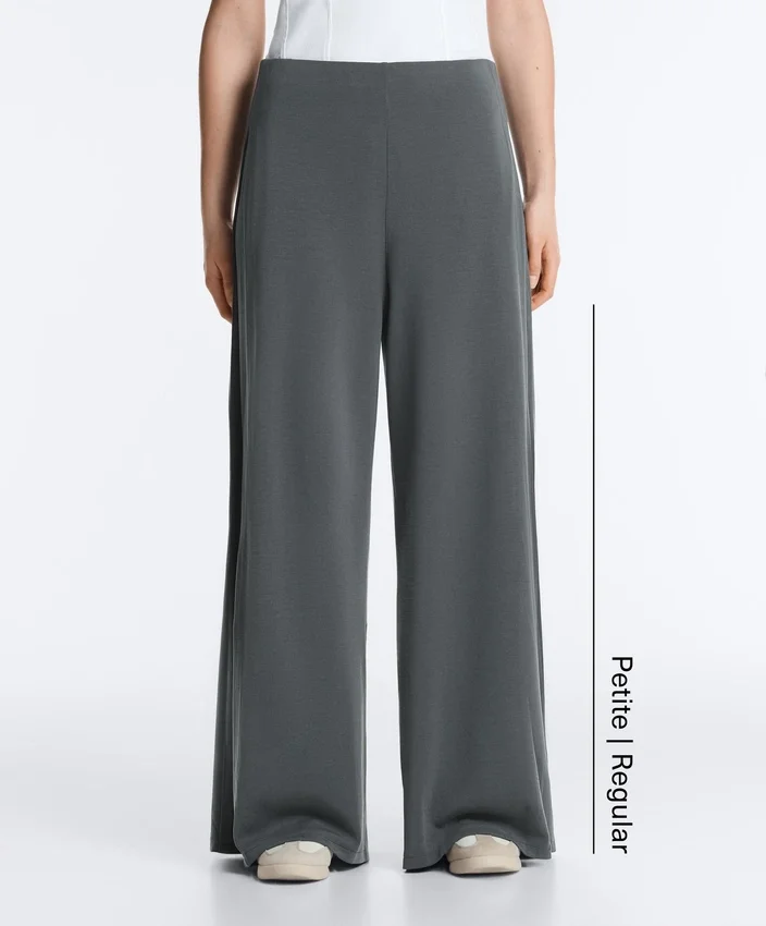 Pantalon à jambes larges Soft Touch, avec plis sur les côtés et en modal Pantalon à jambes larges Soft Touch, avec plis sur les côtés et en modal