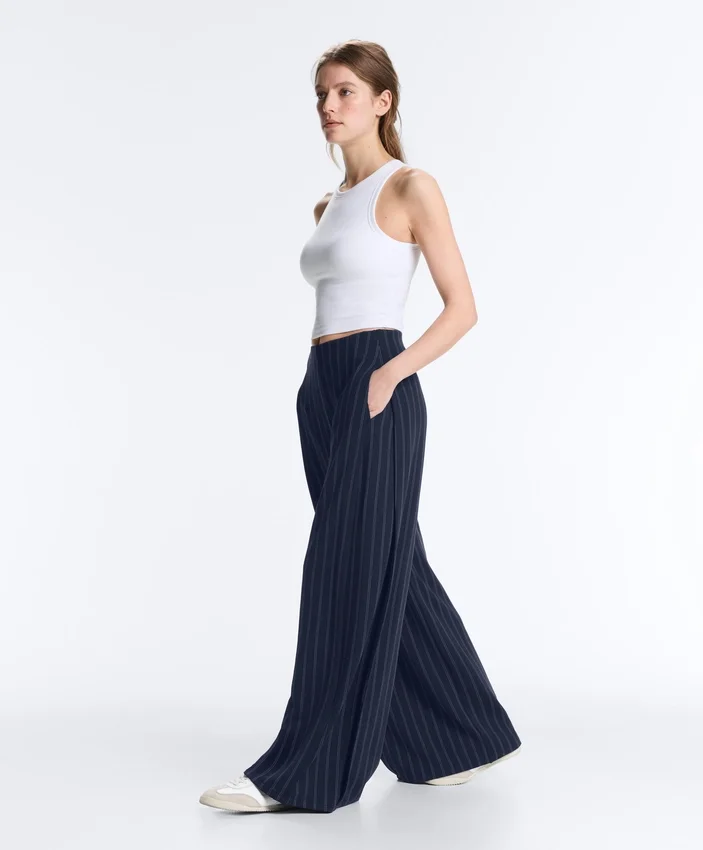 Pantalon à jambes larges Soft Touch, avec plis sur les côtés et en modal Pantalon à jambes larges Soft Touch, avec plis sur les côtés et en modal