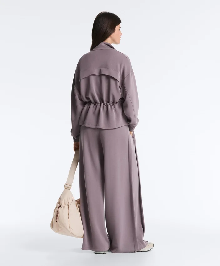 Veste en modal Soft Touch avec taille ajustable et col montant Veste en modal Soft Touch avec taille ajustable et col montant