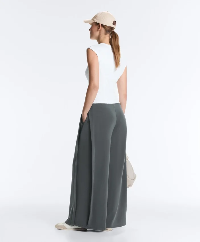 Pantalon à jambes larges Soft Touch, avec plis sur les côtés et en modal Pantalon à jambes larges Soft Touch, avec plis sur les côtés et en modal