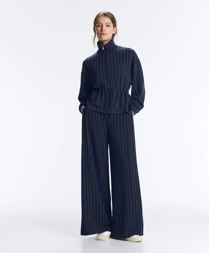 Pantalon à jambes larges Soft Touch, avec plis sur les côtés et en modal Pantalon à jambes larges Soft Touch, avec plis sur les côtés et en modal