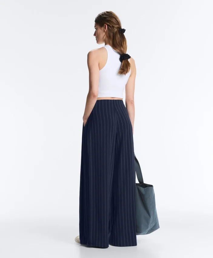 Pantalon à jambes larges Soft Touch, avec plis sur les côtés et en modal Pantalon à jambes larges Soft Touch, avec plis sur les côtés et en modal