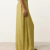 Pantalon large 100 % lin avec plis latéraux Pantalon large 100 % lin avec plis latéraux