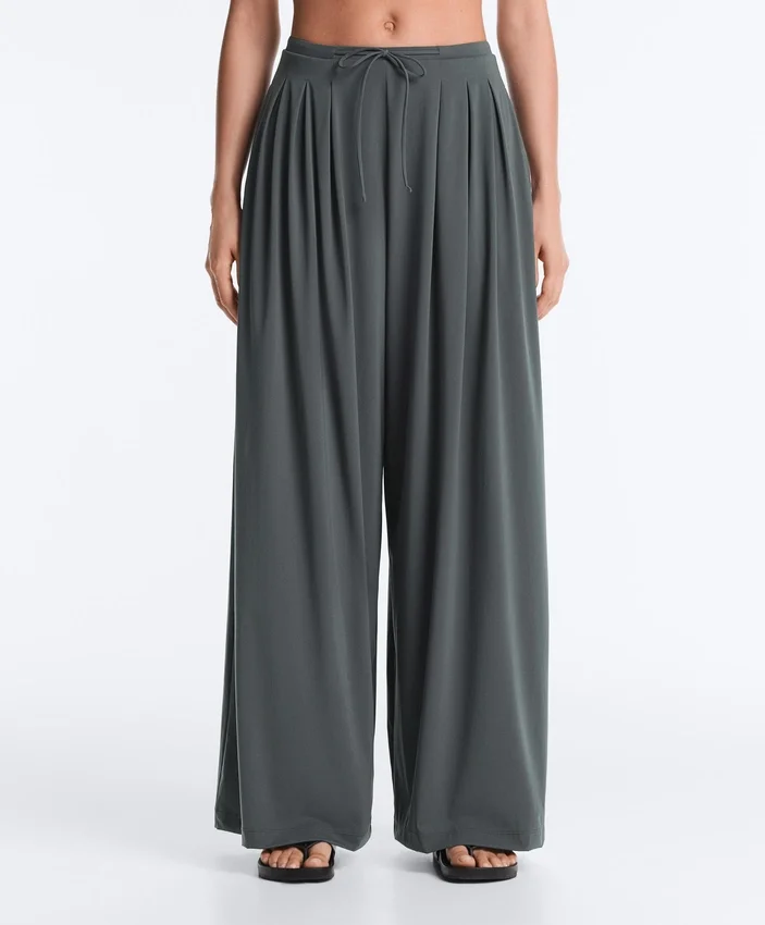 Pantalon large au toucher Light Touch avec pinces Pantalon large au toucher Light Touch avec pinces