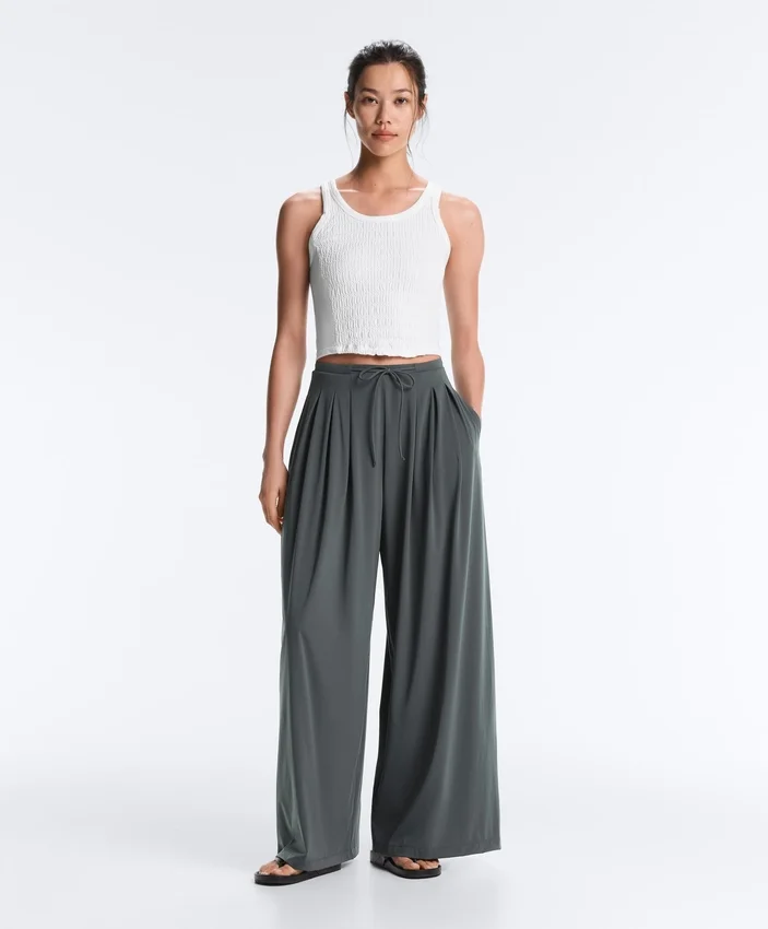Pantalon large au toucher Light Touch avec pinces Pantalon large au toucher Light Touch avec pinces