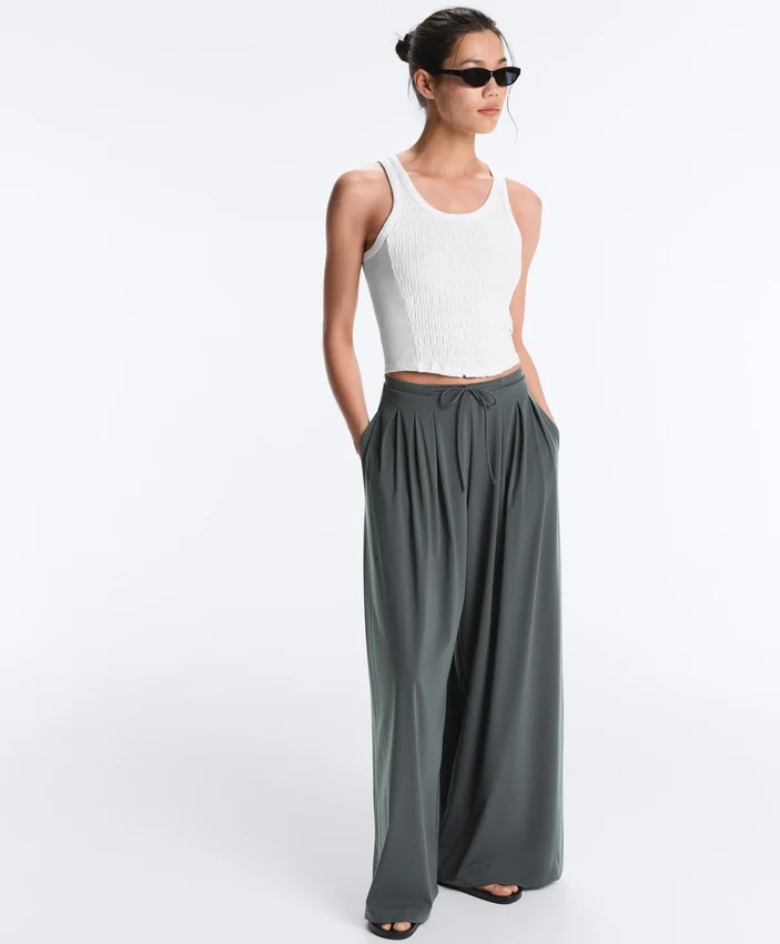 Pantalon large au toucher Light Touch avec pinces Pantalon large au toucher Light Touch avec pinces