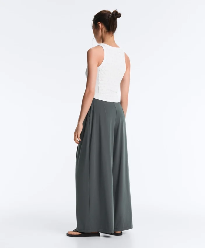 Pantalon large au toucher Light Touch avec pinces Pantalon large au toucher Light Touch avec pinces